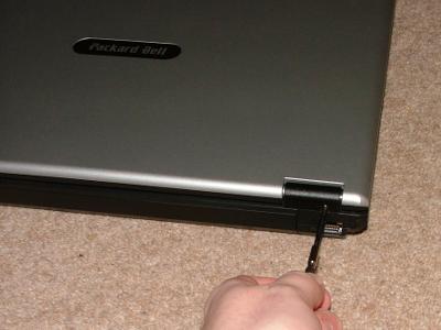 easynote-cover-retaining-screw easynote-cover-retaining-screw