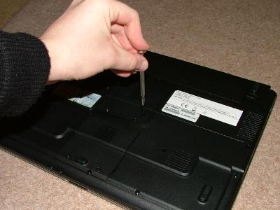 easynote-keyboard-retaining-screw easynote-keyboard-retaining-screw